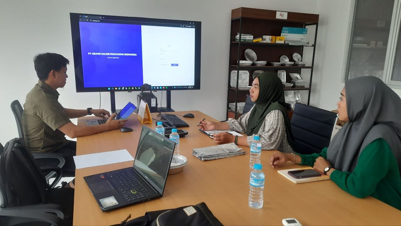 Training penggunaan sistem IT Inventory